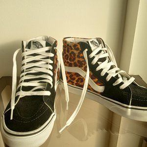 Sk8-Hi Suede Leopard Print Vans
